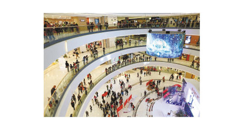 當昆明遇上了新地標 市民擁擠著&ldquo;湊熱鬧&rdquo;度周末